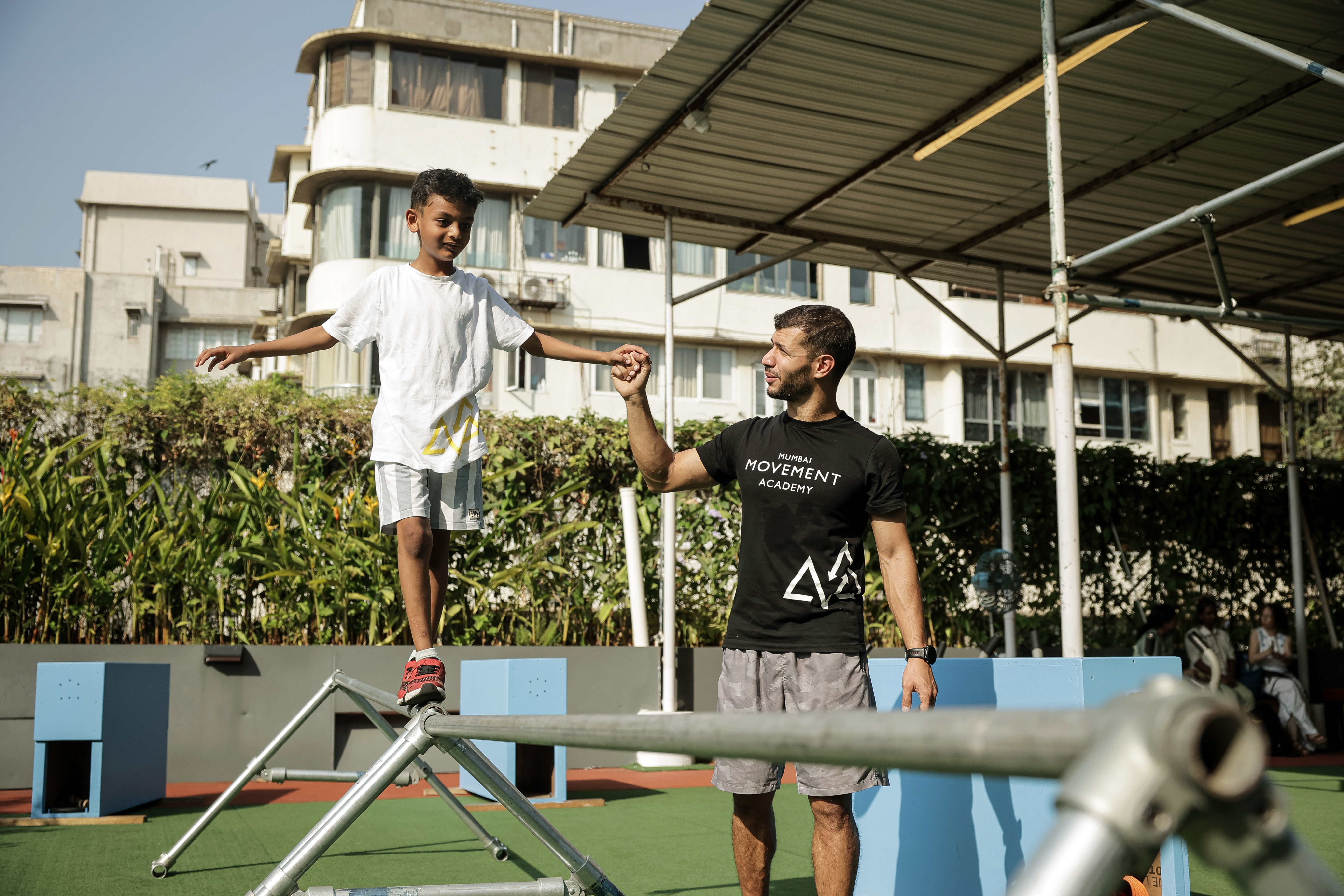 Soldiers training on obstacles